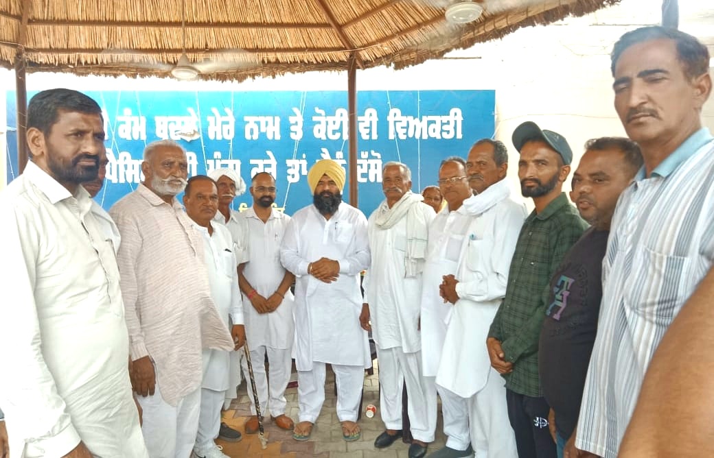 ਕੰਬਾਲਾ ਵਾਸੀਆਂ ਨੇ ਪਿੰਡ ਦੀਆਂ ਸਮੱਸਿਆਵਾਂ ਸਬੰਧੀ ਡਿਪਟੀ ਸਪੀਕਰ ਨੂੰ ਮੰਗ ਪੱਤਰ ਦਿੱਤਾ